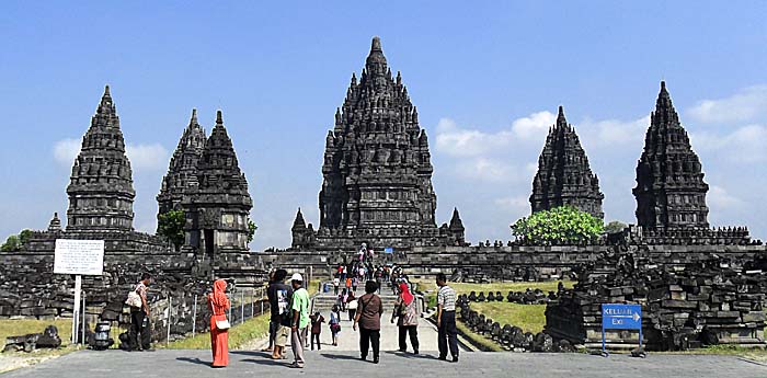 'Prambanan Temples' by Asienreisender